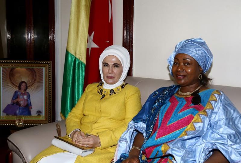 Emine Erdoğan, Gine'de Prosmi Vakfı'nı Ziyaret Etti