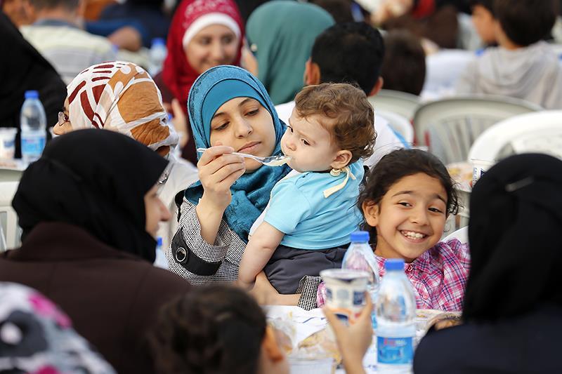 Görmez Suriyelilerle İftarda Buluştu